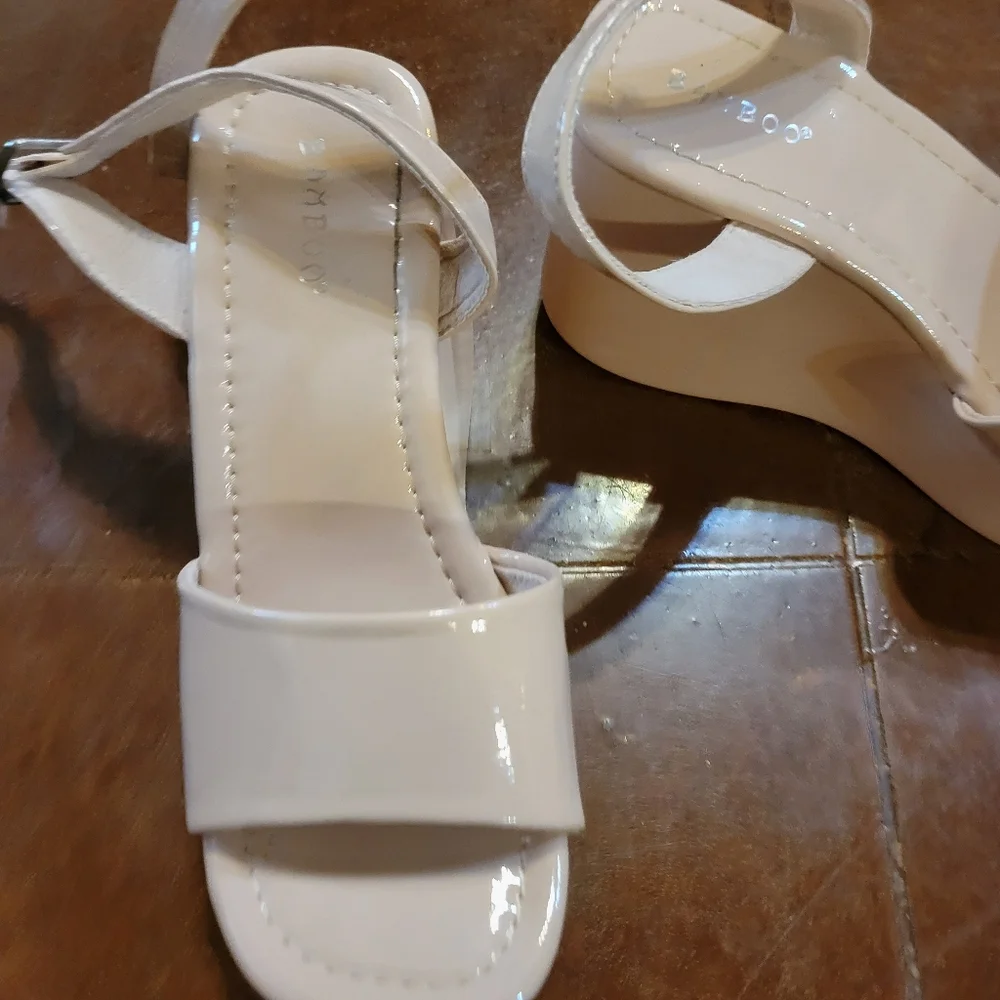 Women's Cream Platform Sandals - Picture 12 of 12